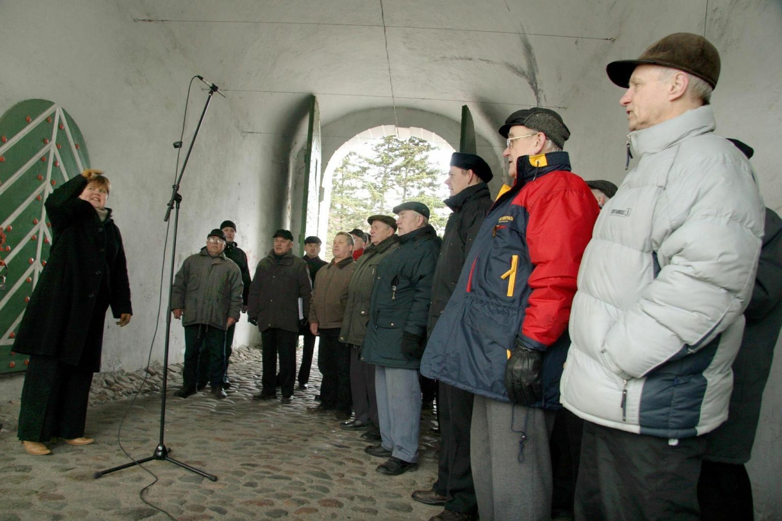 Juba 37 aastat on Pärnus kevade tuleku puhul kõlanud Mihkel Lüdigi nimelise meeskoori laul. Arhiivifoto.