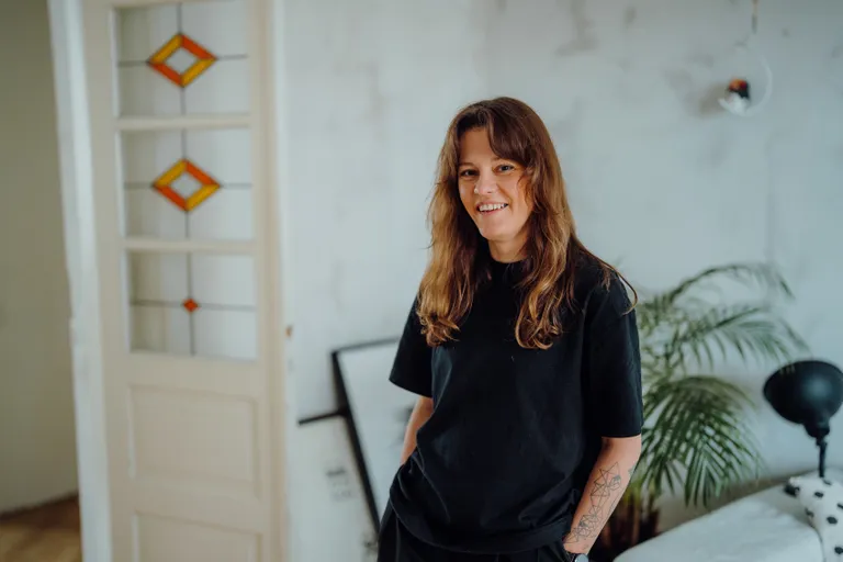 Marta mājokļa iekārtošanai nepiesaista speciālistus, bet dara to pati. "Iedvesmojos "Instagram"," smej viņa.