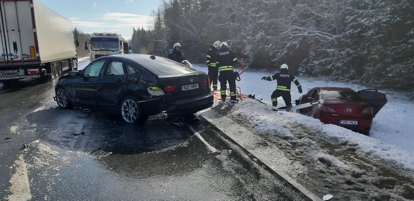 Kannatanu toimetati haiglasse, kus ta peale esmaabi andmist kodusele ravile lubati.