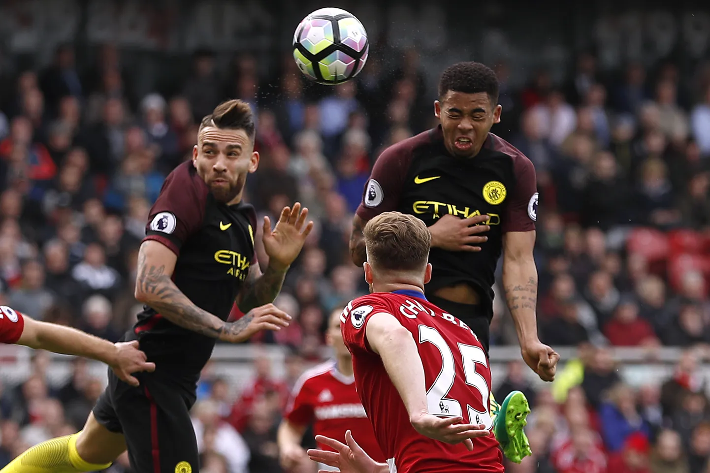 Gabriel jesus (paremal) tõi Cityle raske, aga hinnalise viigipunkti.