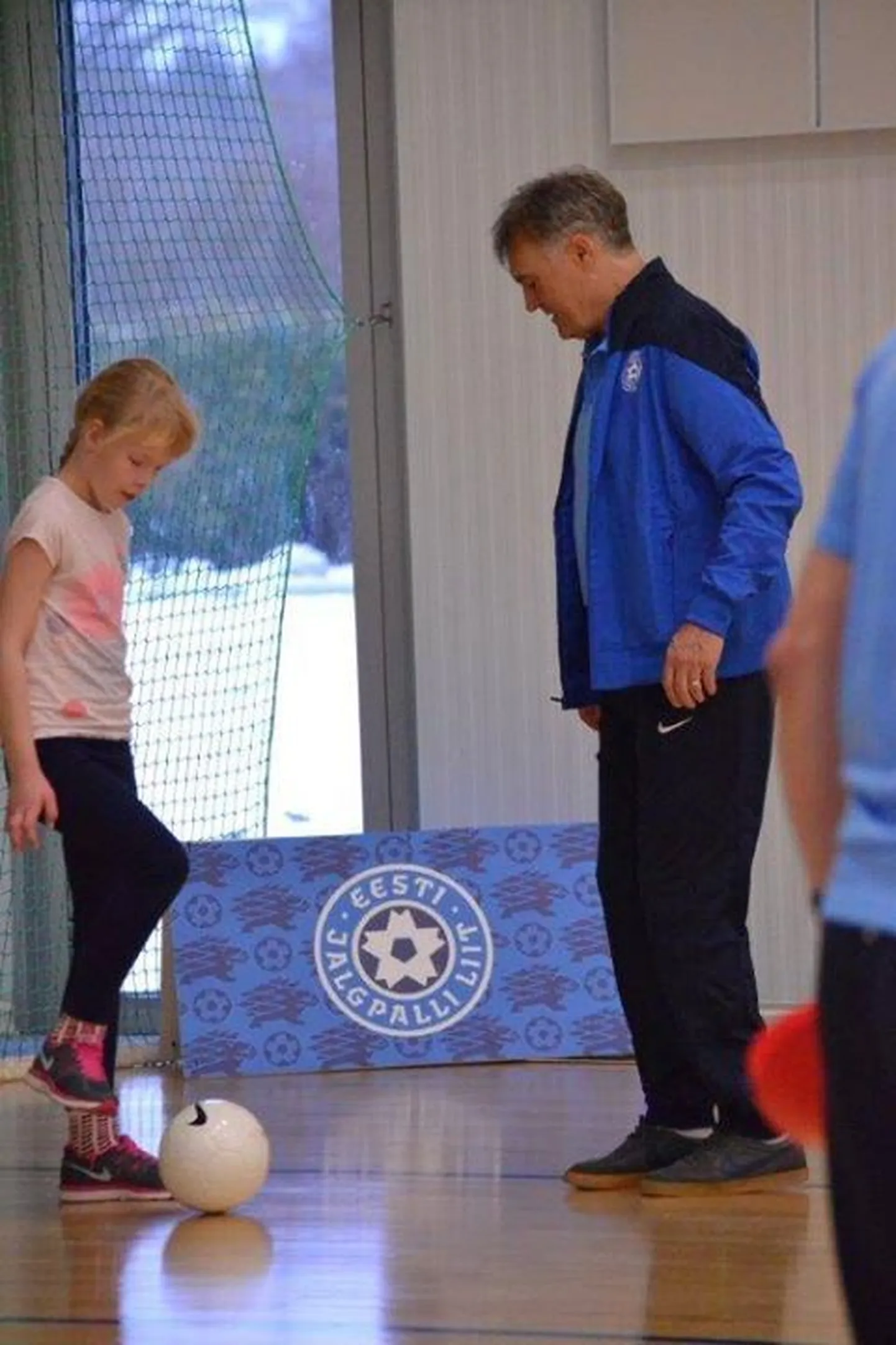 Tarmo Rüütli kooliprojekti külastusel Harkujärve Põhikoolis.