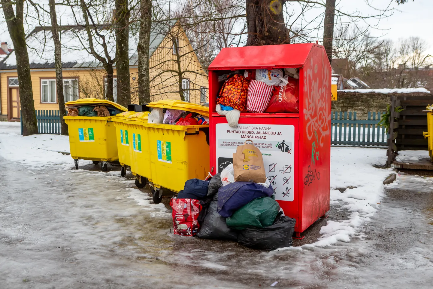 Riidekonteiner.