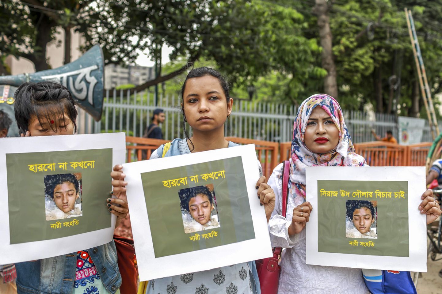 Nusrat Jahan Rafi tapmise vastu meelt avaldavad naised Dhakas.
