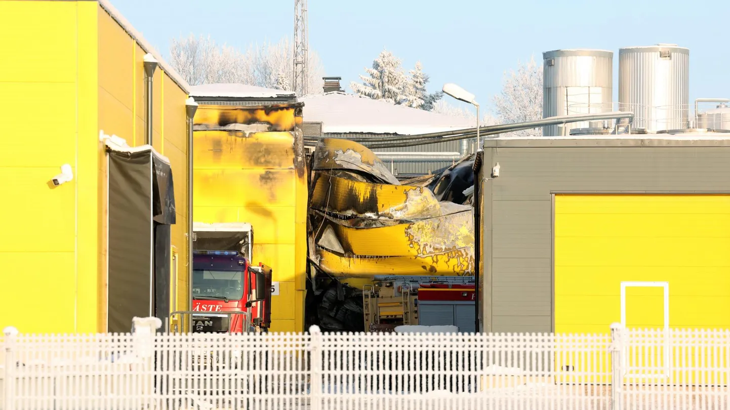 Detsembris Kaarlikülas toimunud Estoveri juustutehases puhkenud tulekahjus hävis suur osa juustu tootmiseks vajalikke kommunikatsioone nagu jahutus- ja elektrisüsteemid.