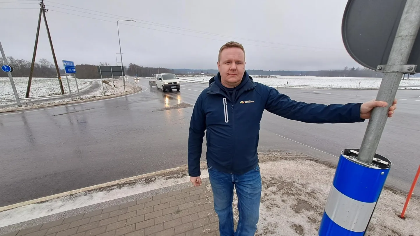 Sõiduõpetaja Tõnis Kattai sõnul aitaks ristmiku turvalisemaks muuta sõidurea lisamine vasakpöörde tegemiseks Raistesse ja kiiruse piiramine.