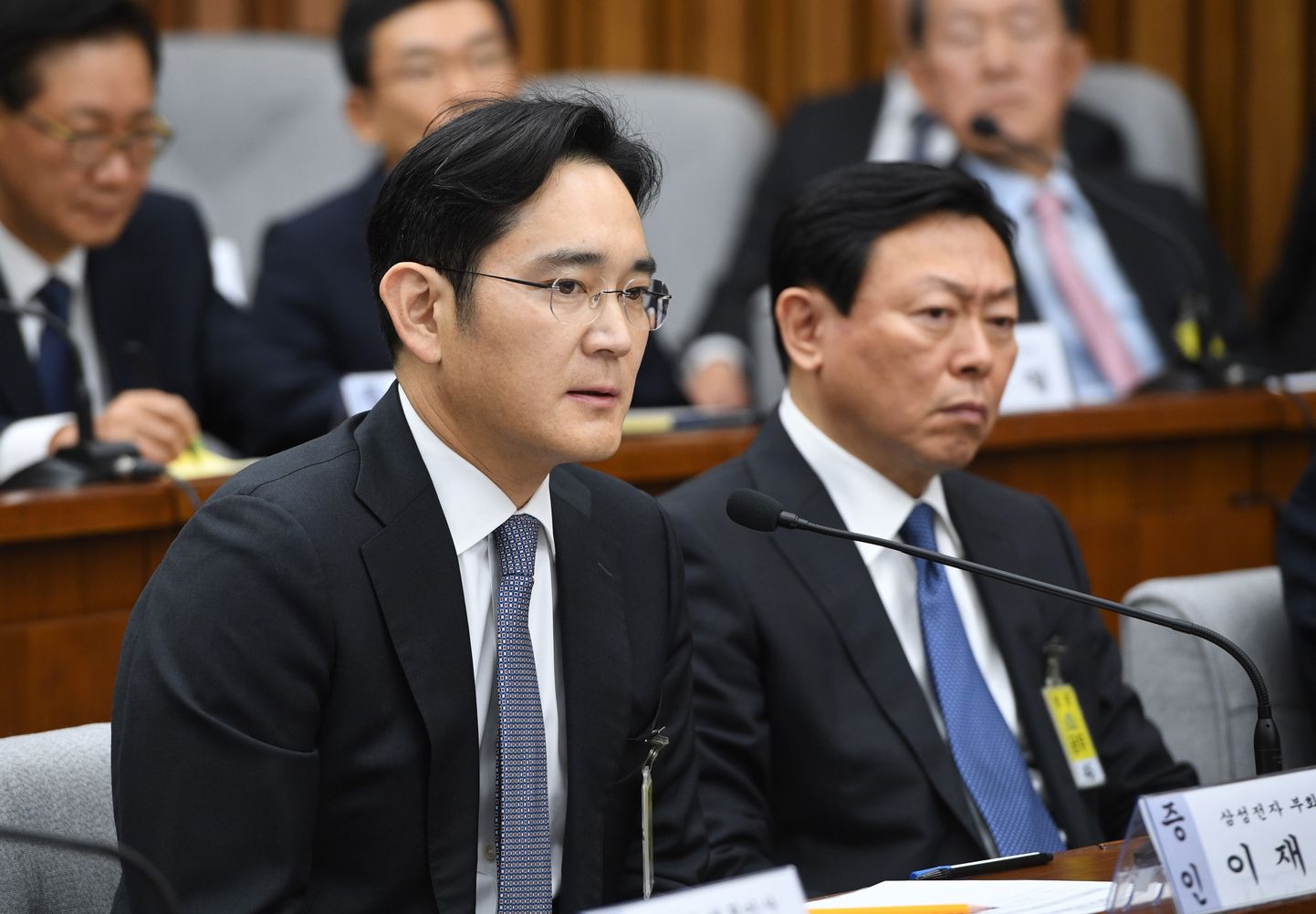Samsung Electronicsi asepresident Lee Jae-yong (vasakul).