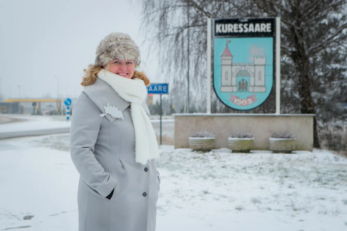 VANA VAPP UUDE KUUBE: Arhitekt Piret Milleri sõnul hakkaks tulijaid linnapiiril 2006. aastast seisnud vapi asemel tervitama klaasist vapp.