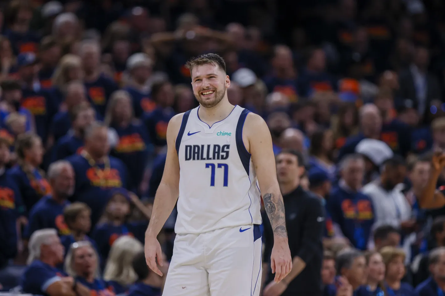 Luka Doncic saab valule vaatamata näo naerule vedada, sest meeskond võitis.