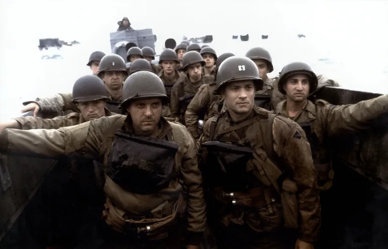 Kaader filmist «Reamees Ryani päästmine». Pildil esiplaanil Tom Sizemore seersant Mike Horvathina ja Tom Hanks kapten John Millerina