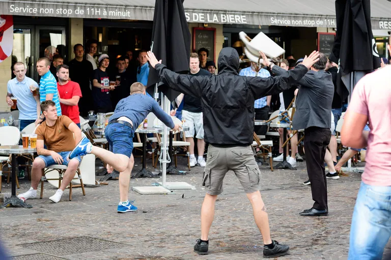 Vene ja Inglismaa fännide vastasseis Lille'is. Foto: Scanpix
