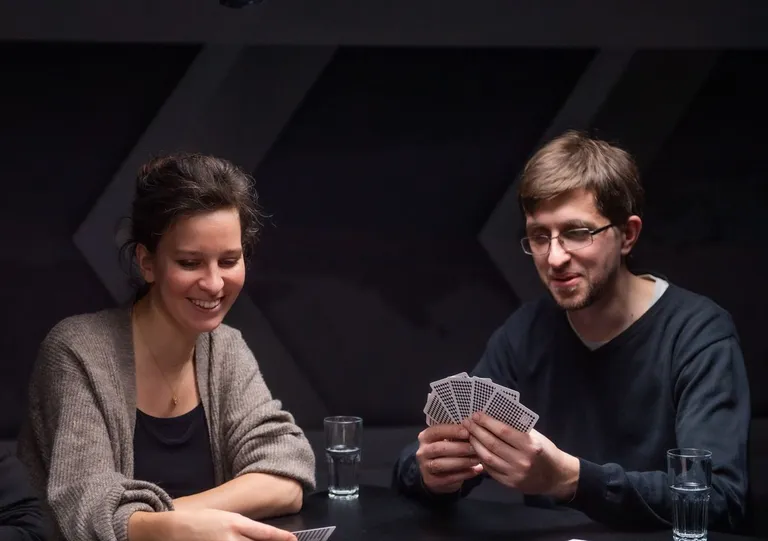 Rakstniece Elizabete Lukšo-Ražinska un dabas pētnieks, rakstnieks Viesturs Ķerus.