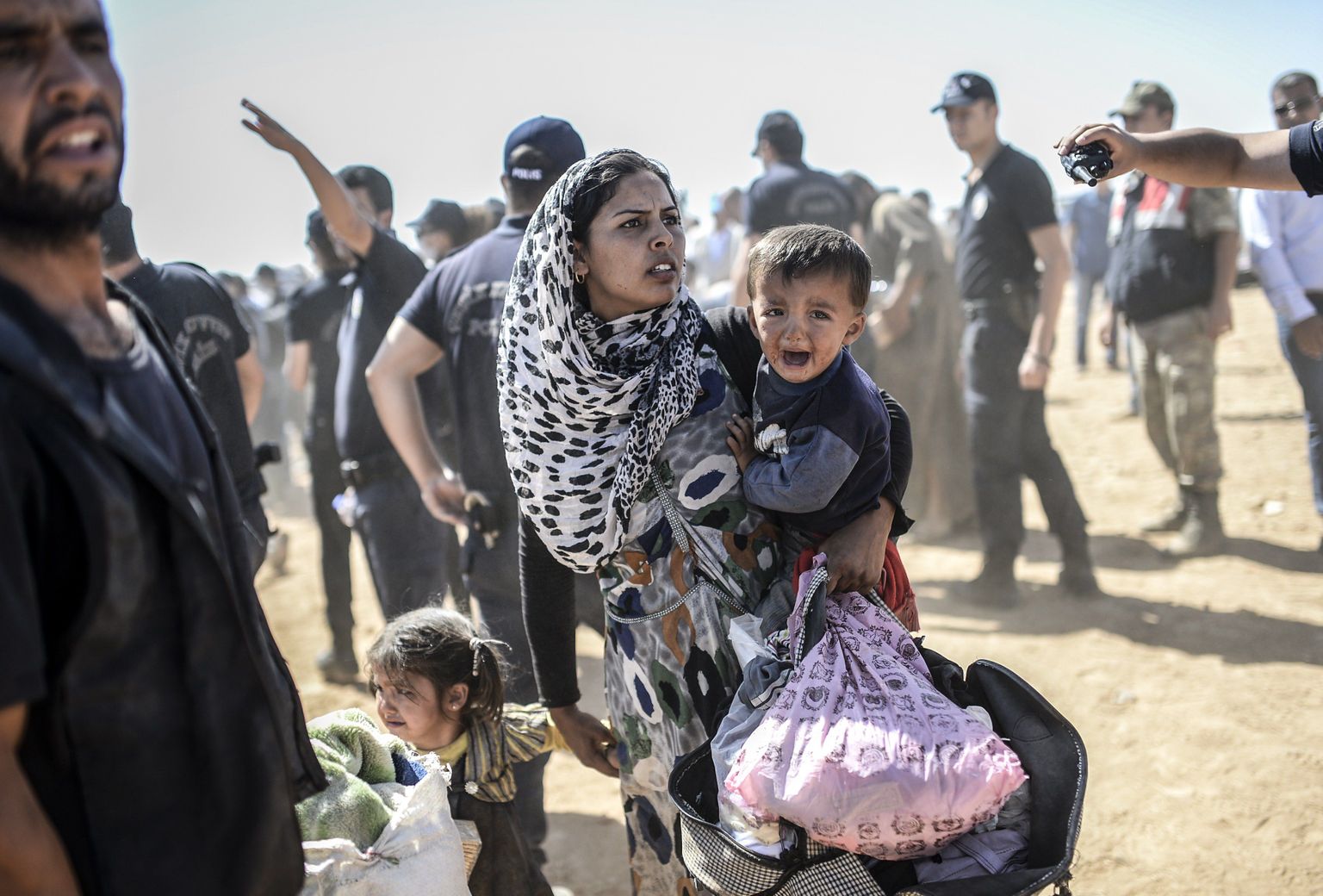 2014. aastal ISISe eest põgenenud Süüria kurditar Türki sisenemas.