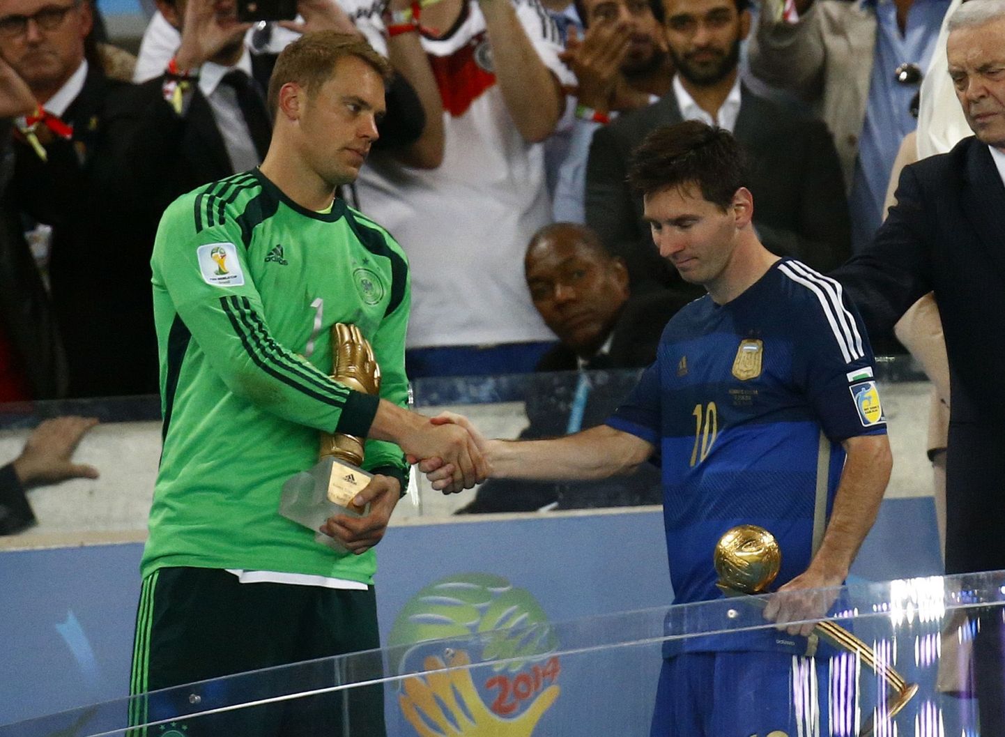Manuel Neuer (vasakul) ja Lionel Messi.