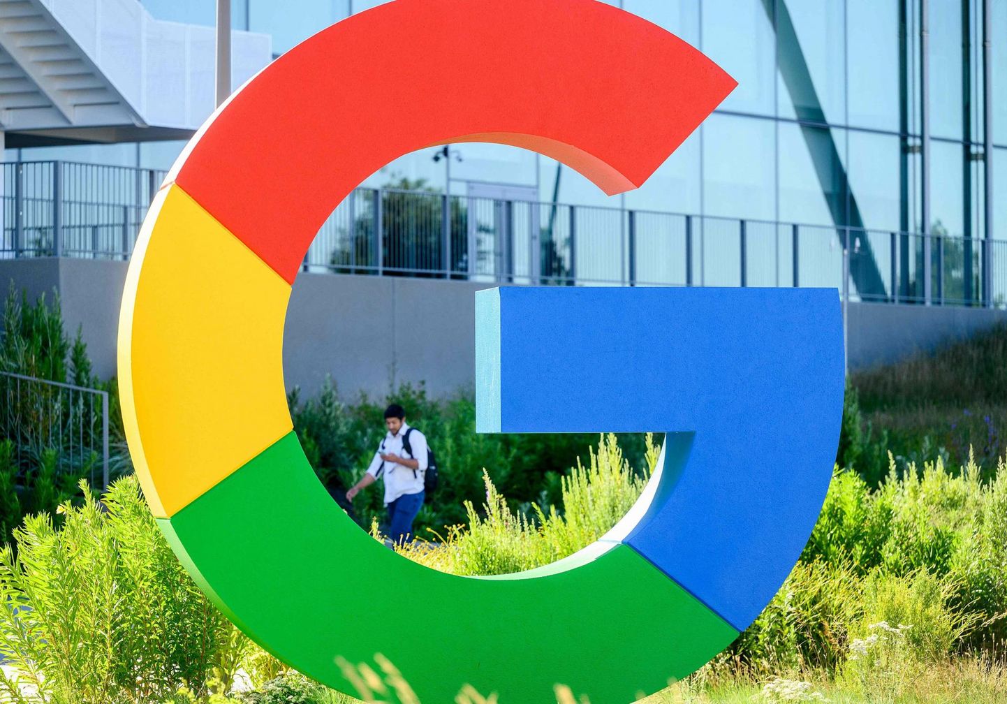 Google’i logo peakorteri juures.