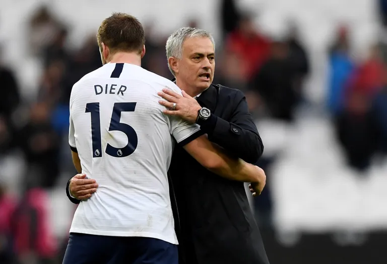 Portugaallane Jose Mourinho (paremal) mõistis Eric Dieri kolmapäevast käitumist.