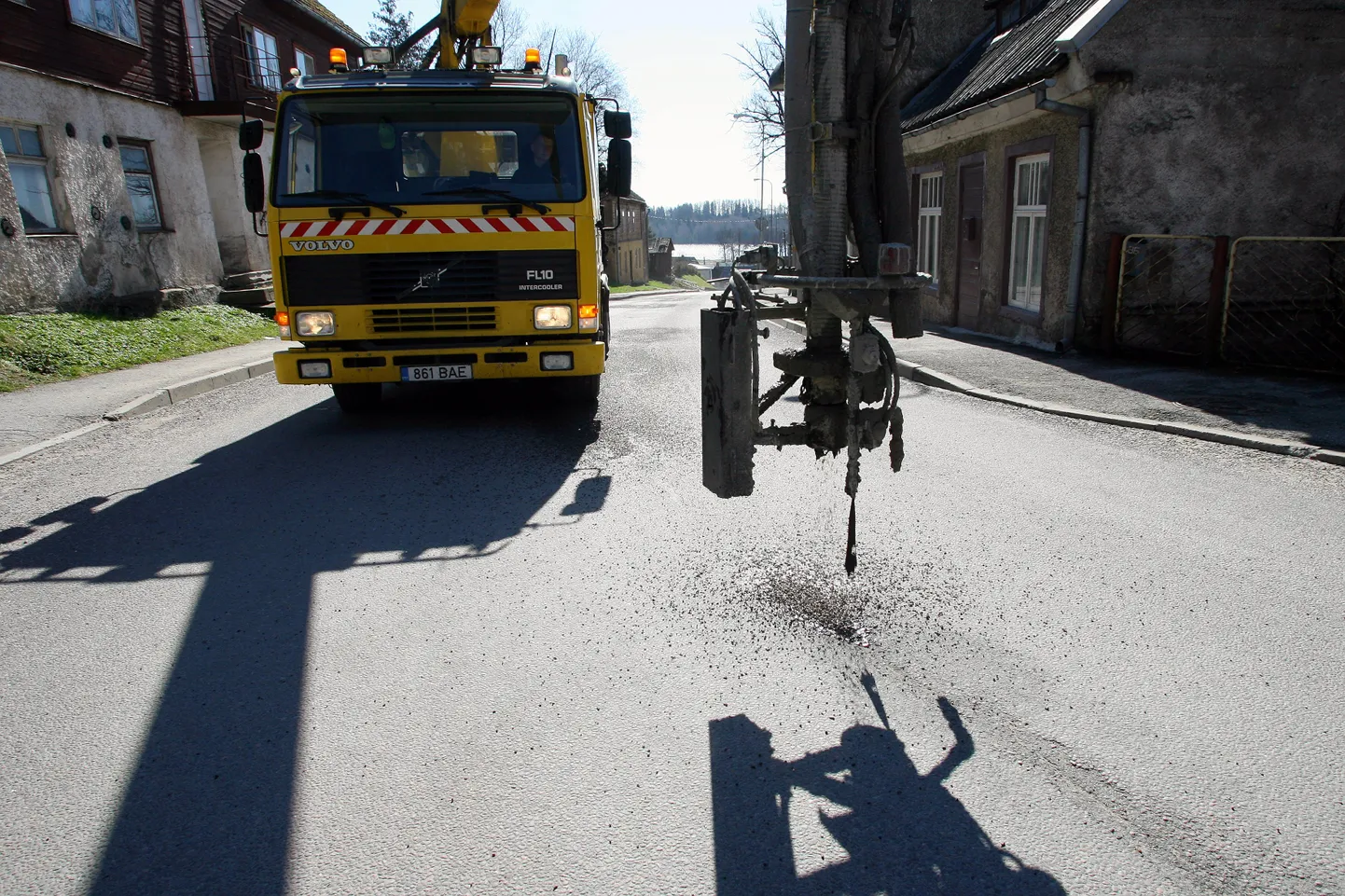 Linnavalitsus jagas tänavate uuendamise tarvis 100 000 eurot kuue objekti vahel.
