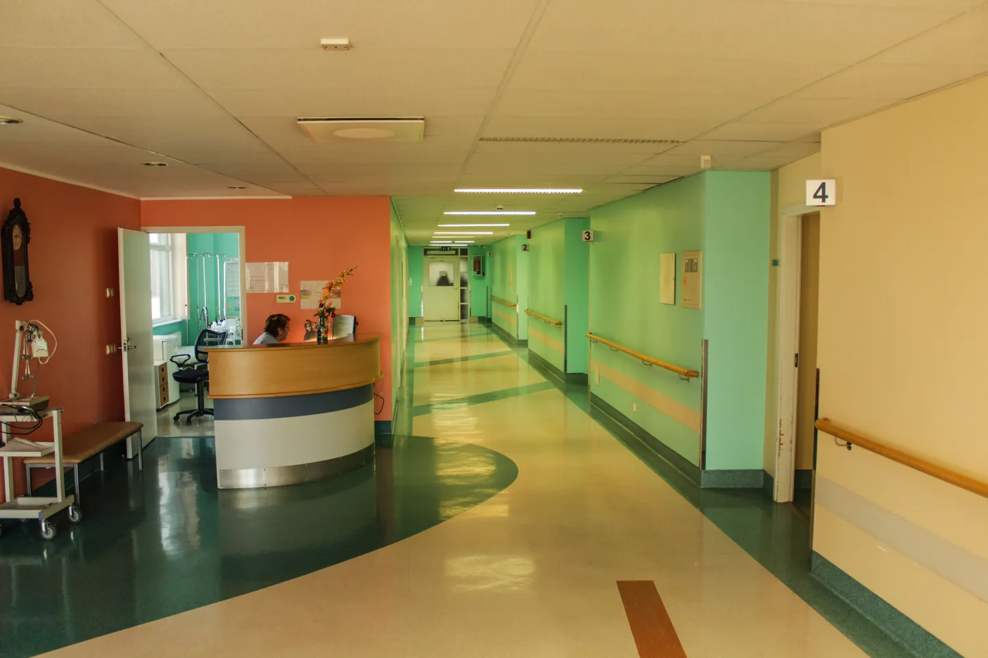 Valga haigla kolmandal korrusel asuva siseosakonna koridor. Ägestunud patsient alustas oma rünnakut siseosakonnast, kus pääses välja isolaatorpalatist.