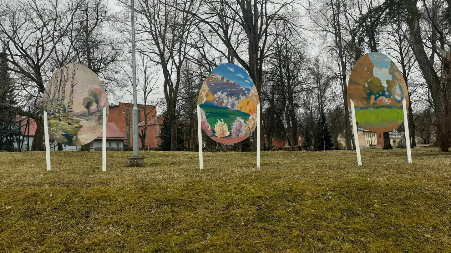Lihavõttemunad Valga muuseumi taga Säde pargi ääres.
