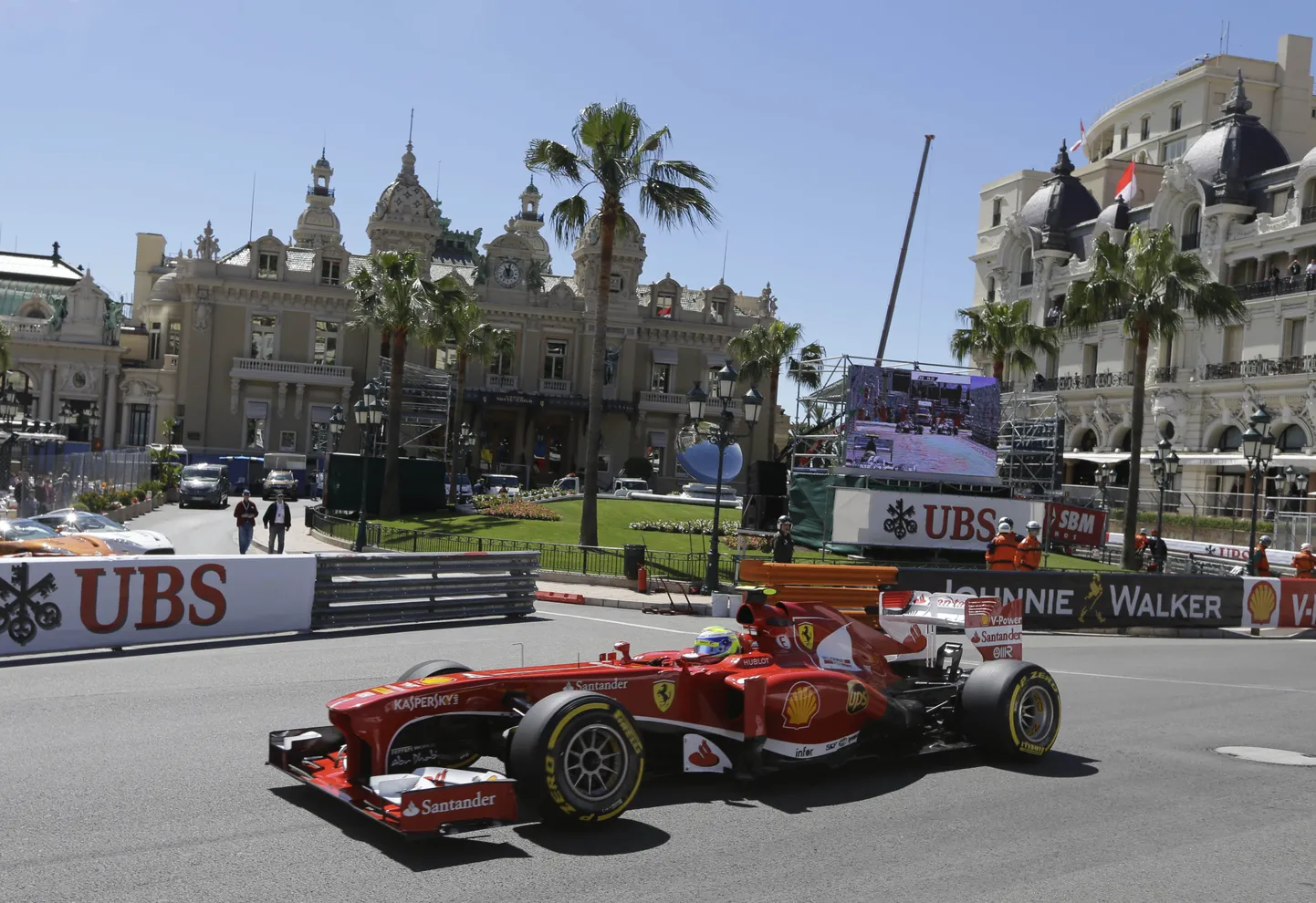 Болид "Формулы-1" на Гран-при Монако.