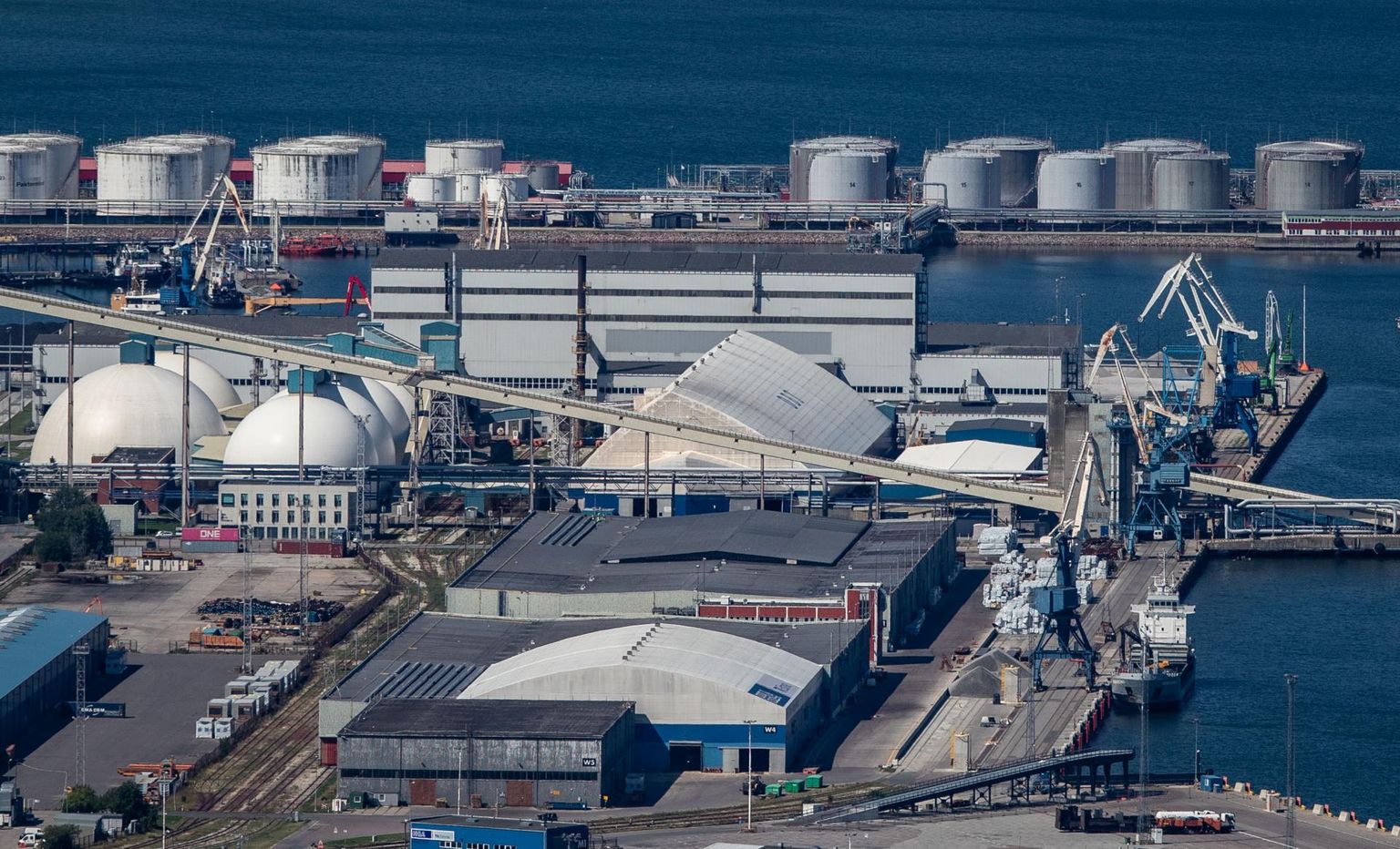 The DBT fertilizer terminal in Muuga harbor (domes on the left).