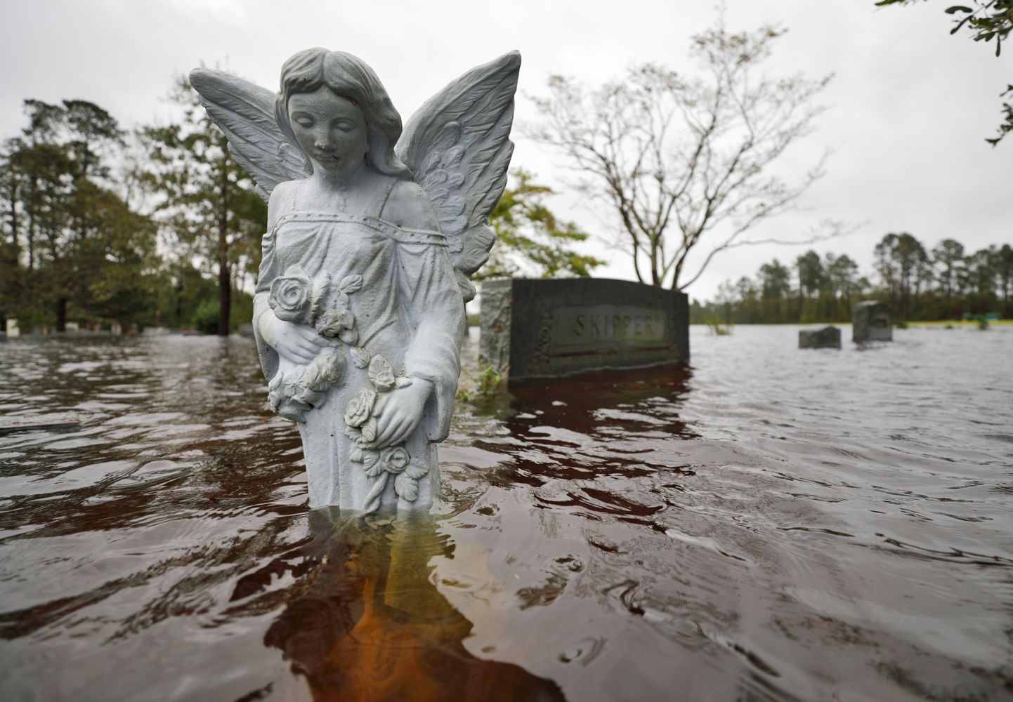 Vee alla jäänud ingli kuju Lelandi linnas Põhja-Carolinas.