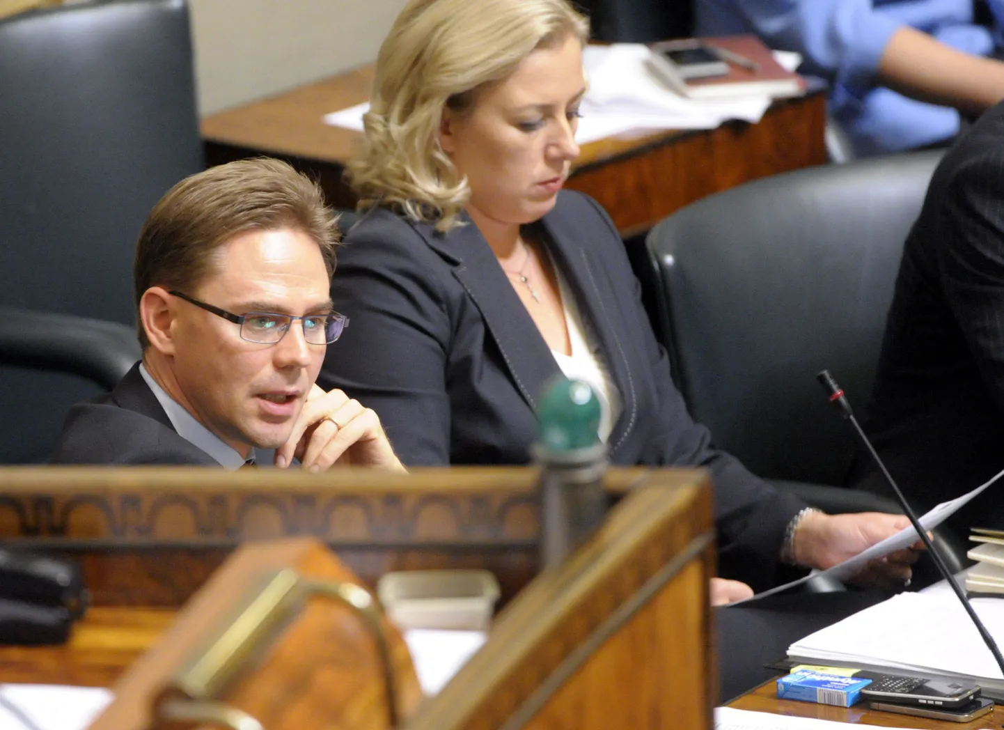 Peaminister Jyrki Katainen koos rahandusministri Jutta Urpilaineniga.