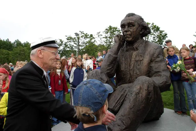 Kiyinish xonasida onlayn tomosha qiling