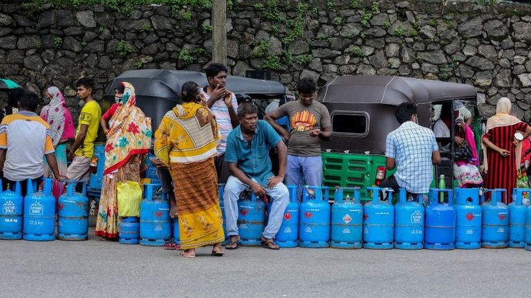 На Шри-Ланке уже кризис, дефолт, дефицит и протесты. Остальным приготовиться
