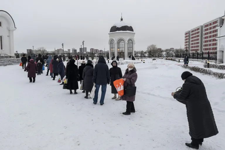 Около Храма в Ласнамяэ можно набирать воду в часовне, и никому не надо заходить в помещение церкви