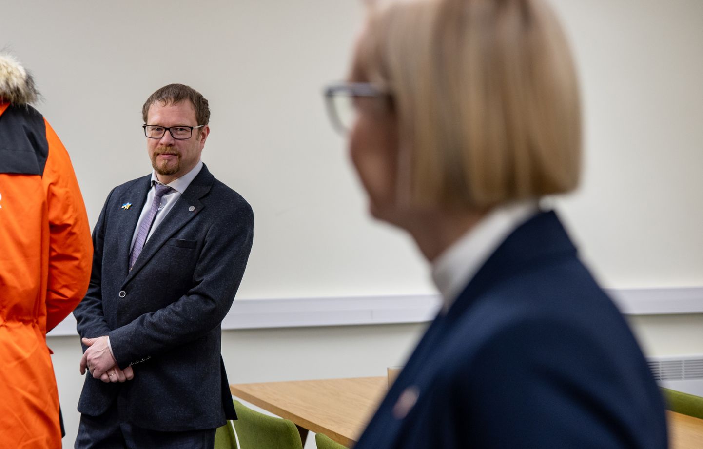Detsembri alguses peeti haridusministeeriumis õpetajate palga üle läbirääkimisi. Pildil Eesti Haridustöötajate Liidu esimees Reemo Voltri (vasakul) ja haridusminister Kristina Kallas.