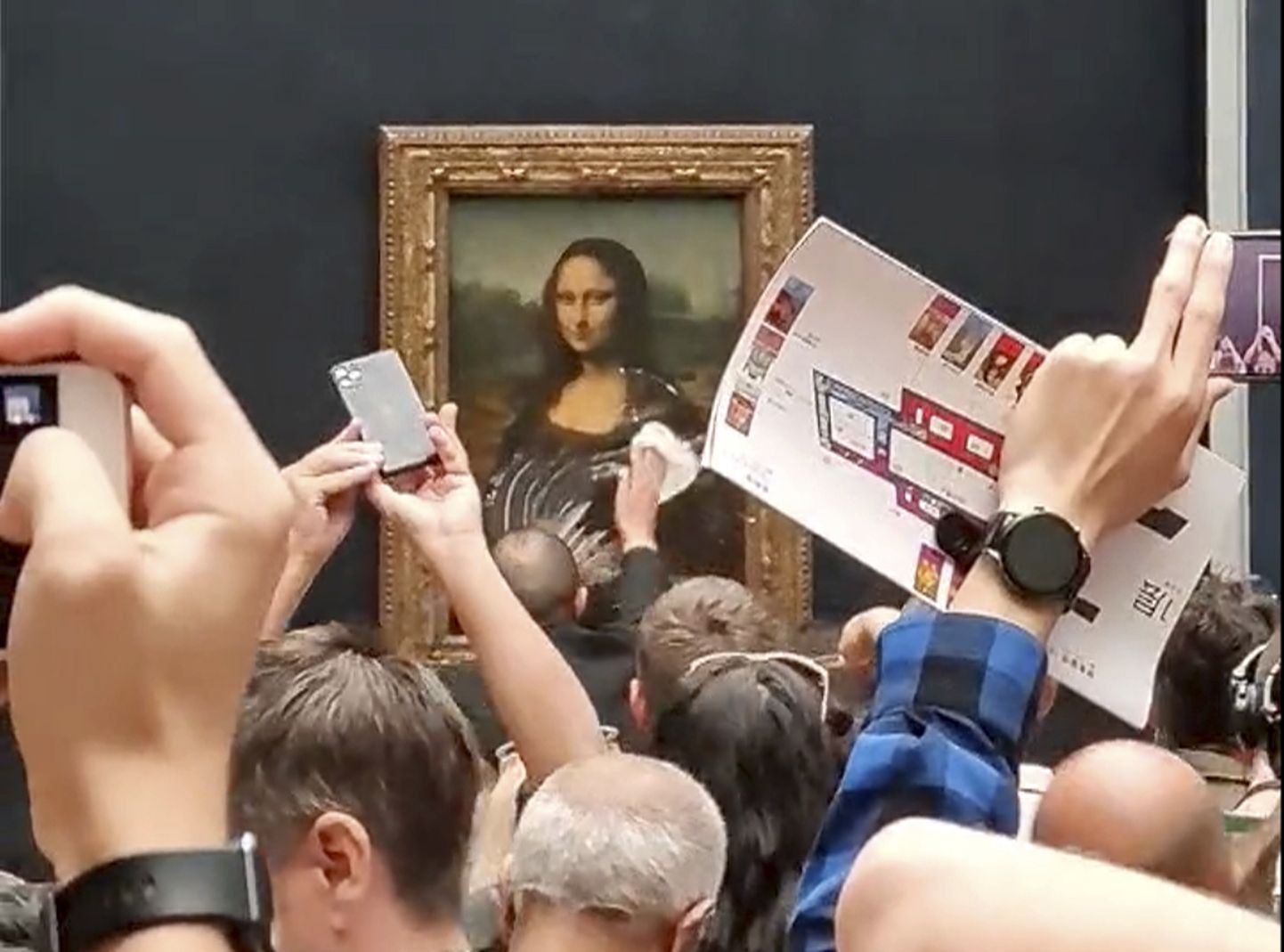 Картина "Мона Лиза" после нападения