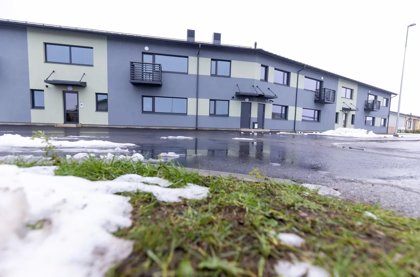 Tartu lähistel Tõrvandis Saialille 37 asuva maja arendaja, osaühingu Albatreki jurist leiab, et kõik majaga seonduv on korrektne.