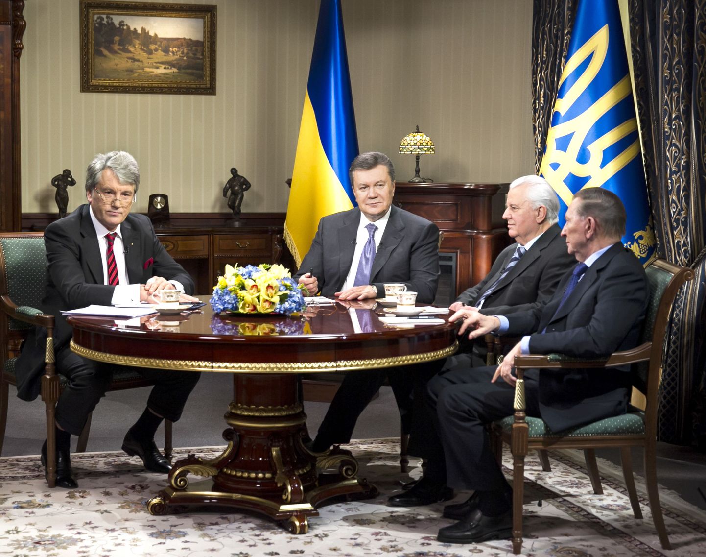 Lisaks Kutšmale ja Kravtšukile kohtus teisipäeval ümarlauakõnelustel Janukovõtšiga ka kolmas Ukraina endine riigipea, läänemeelne Viktor Juštšenko.