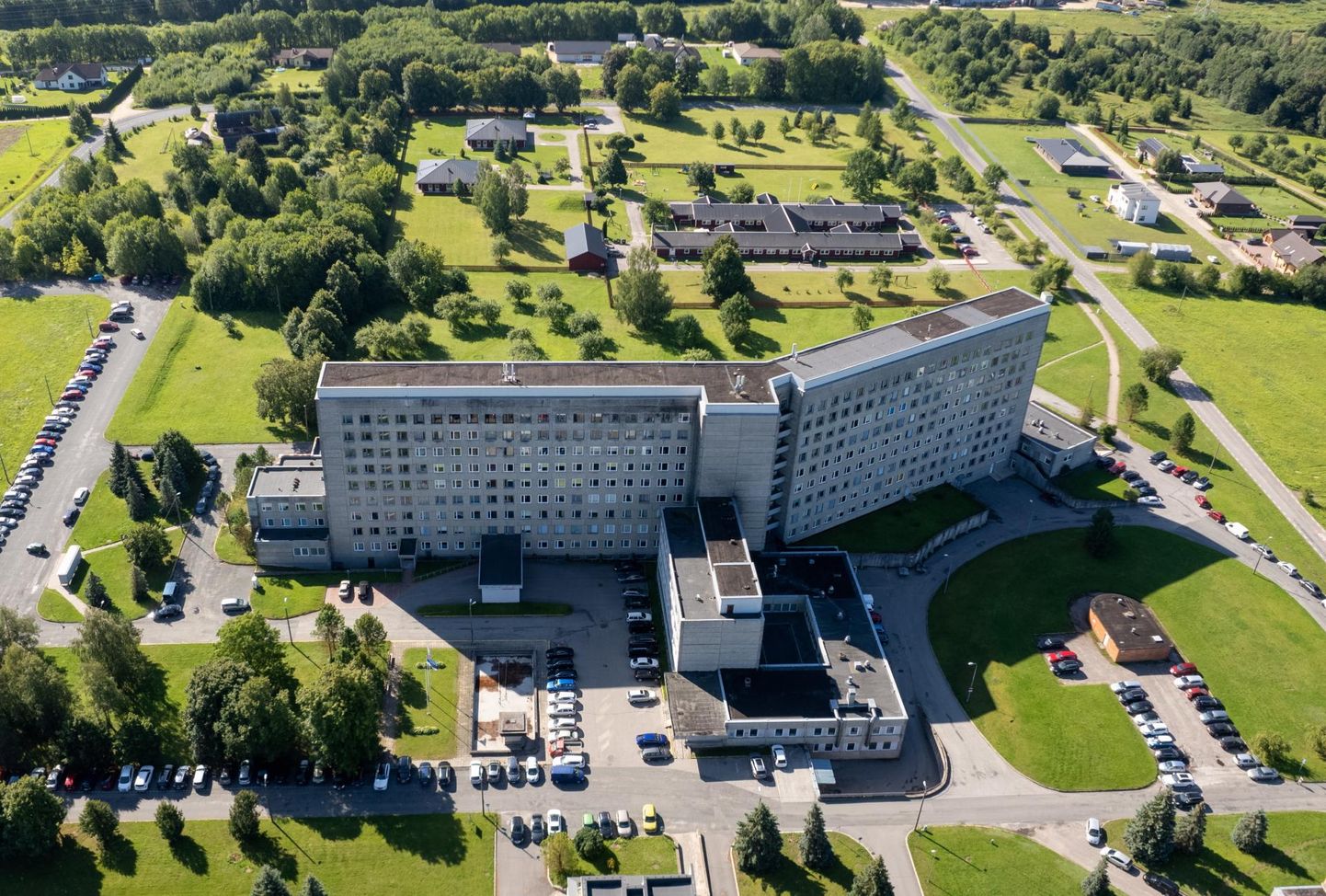 Viljandi haigla vana hoone asub teisel pool linna piiri ning selle võimalik panus raviasutuse hüvangusse on veel otsustamisel.