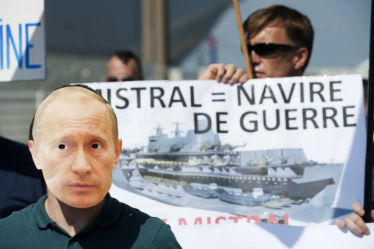 Prantslased septembris Saint-Nazaire sadama juures Mistralite üleandmise vastu protestimas.
