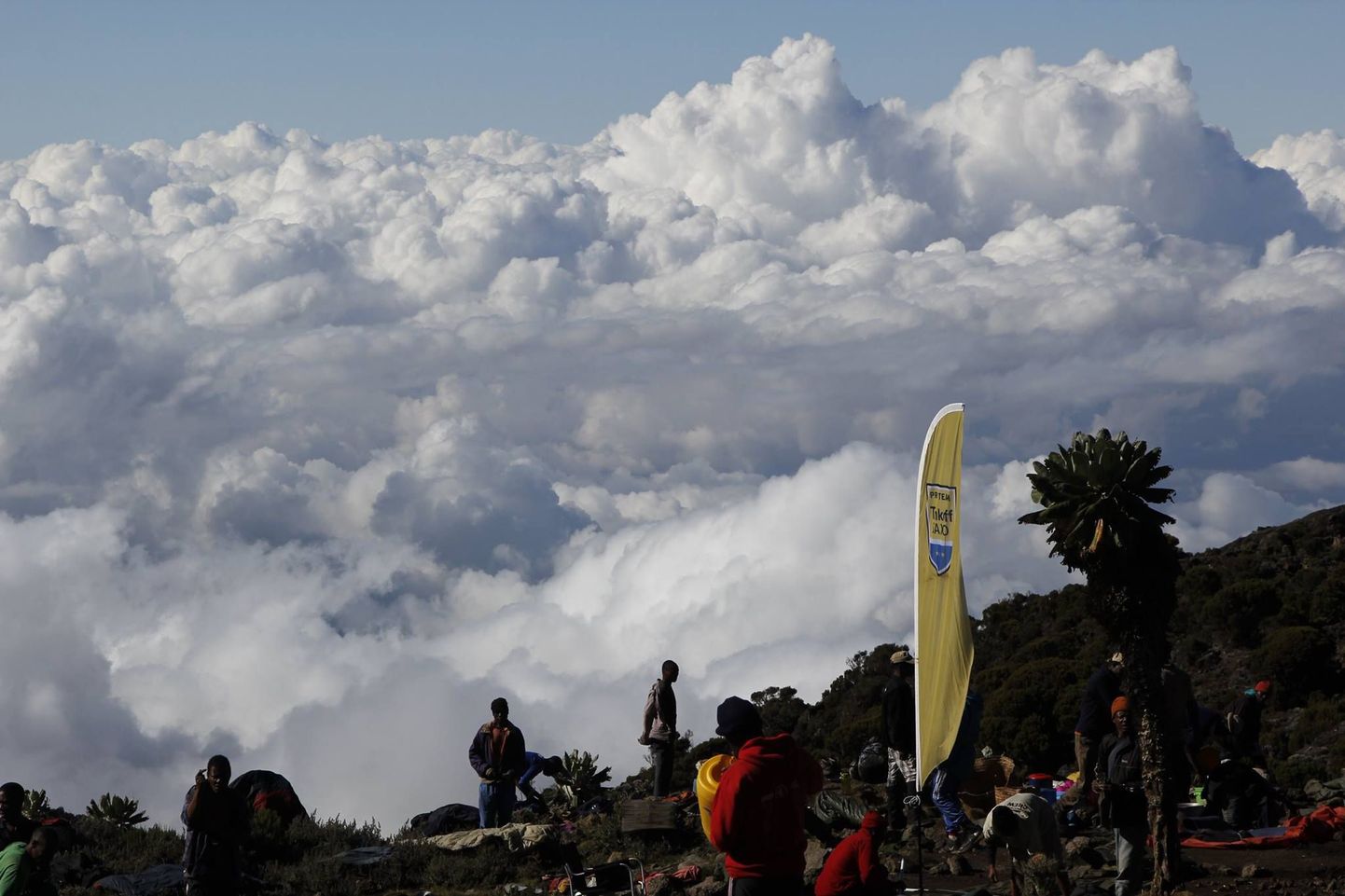 Tinkoff-Saxo meeskond jõudis Kilimanjaro tippu.