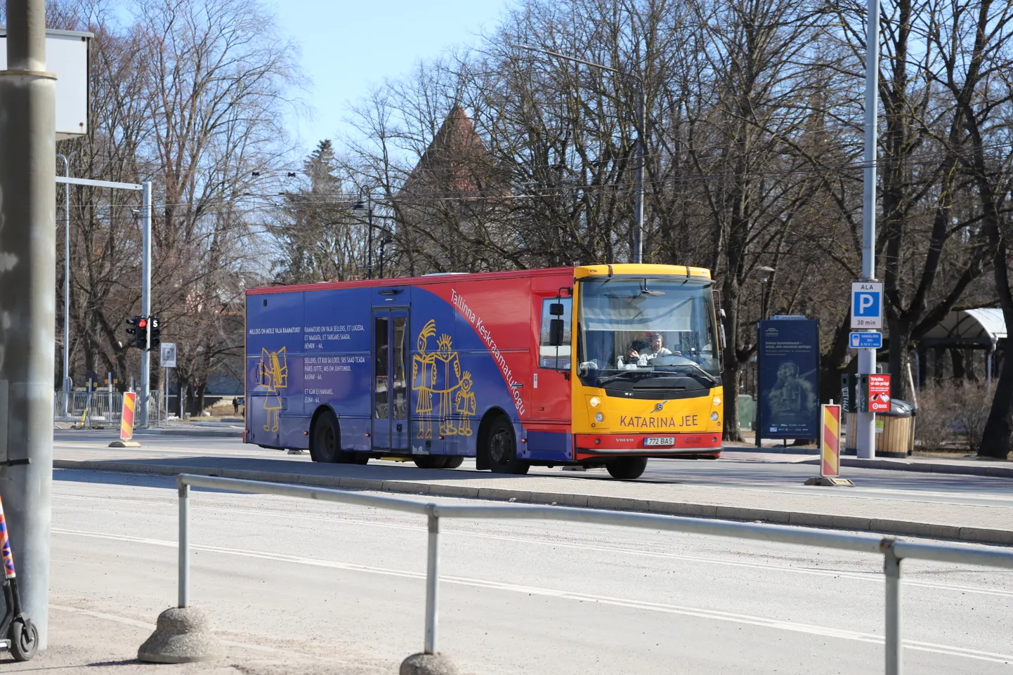 Raamatukogubuss Katarina Jee.