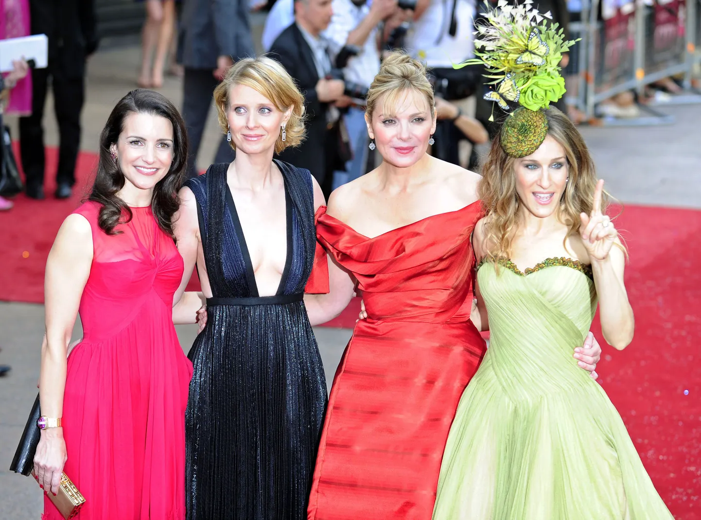 Seksihormoon paneb kaunid naised salasuhteid harrastama. Fotol menusarja «Seks ja linn» peategelased - vasakult paremale - Kristin Davis, Cynthia Nixon, Kim Cattrall ja Sarah Jessica Parker. Selles seriaalis oli newyorklannadel palju suhteid