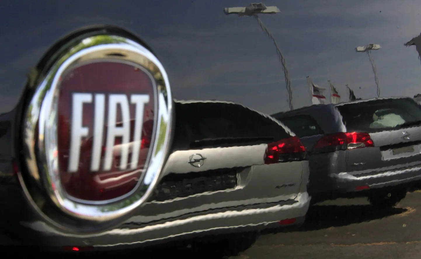 Fiati logo ja Opeli sõiduautod