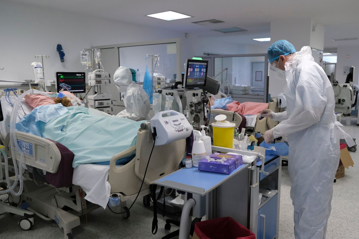 В больницах растет число госпитализированных пациентов с Covid-19