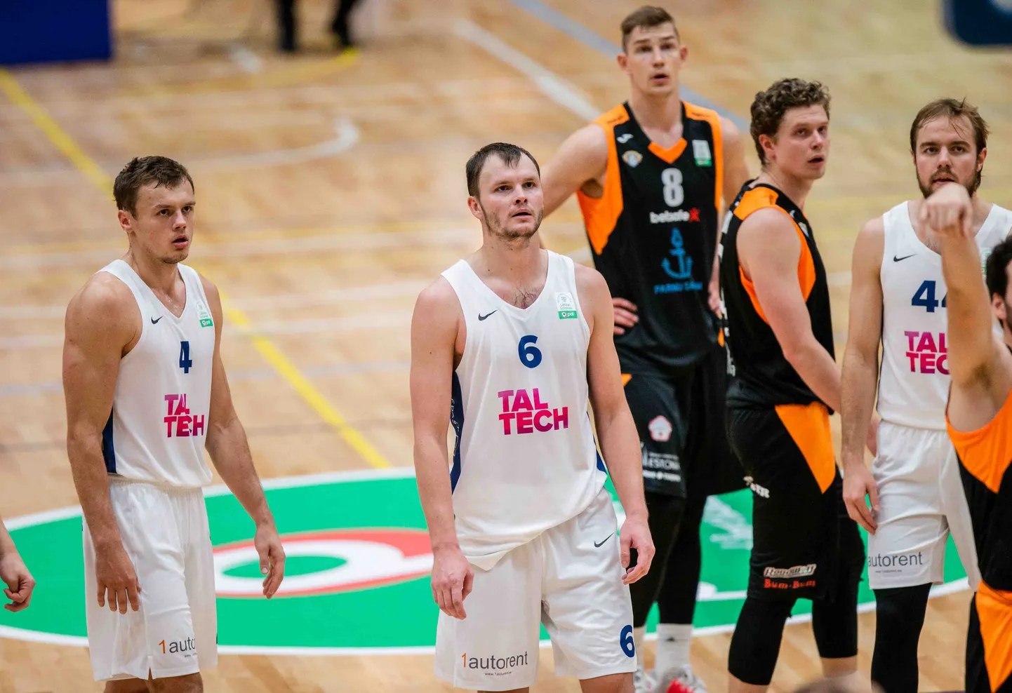 Täna täitis TalTechi leeris kaptenirolli Oliver Metsalu (nr. 6).