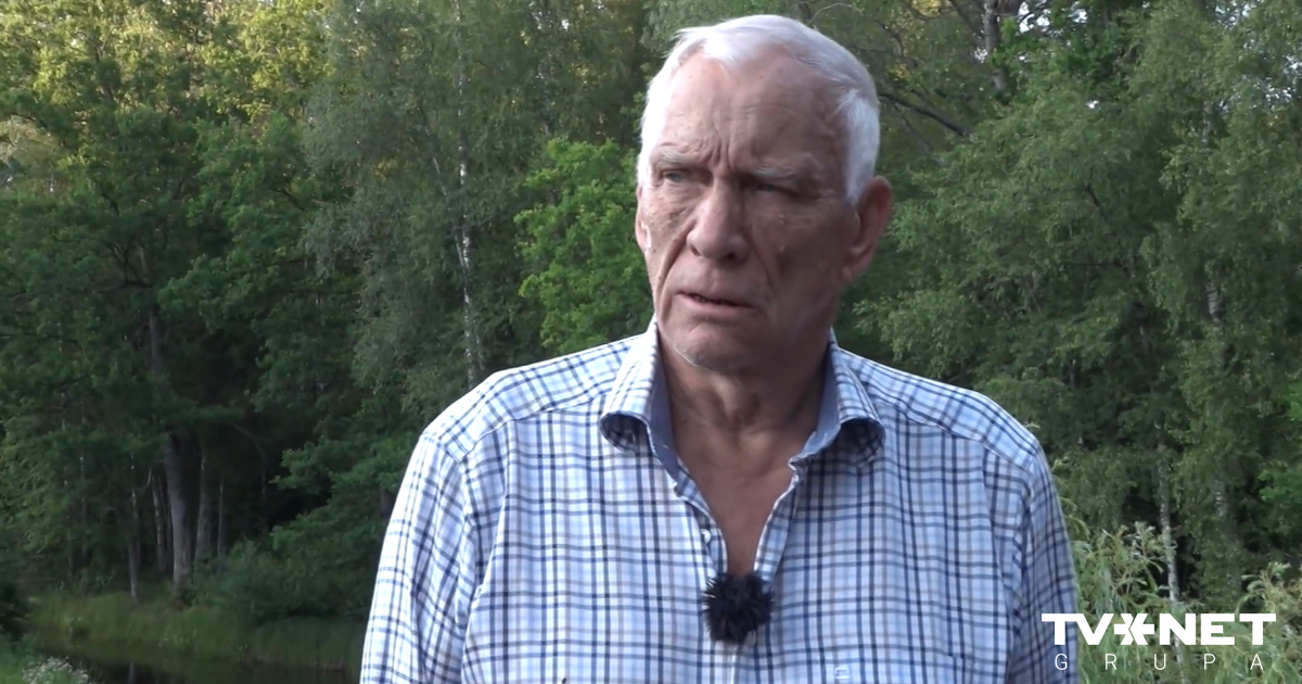 Jūlijs Krūmiņš kails no sava balkona medī dzīvniekus