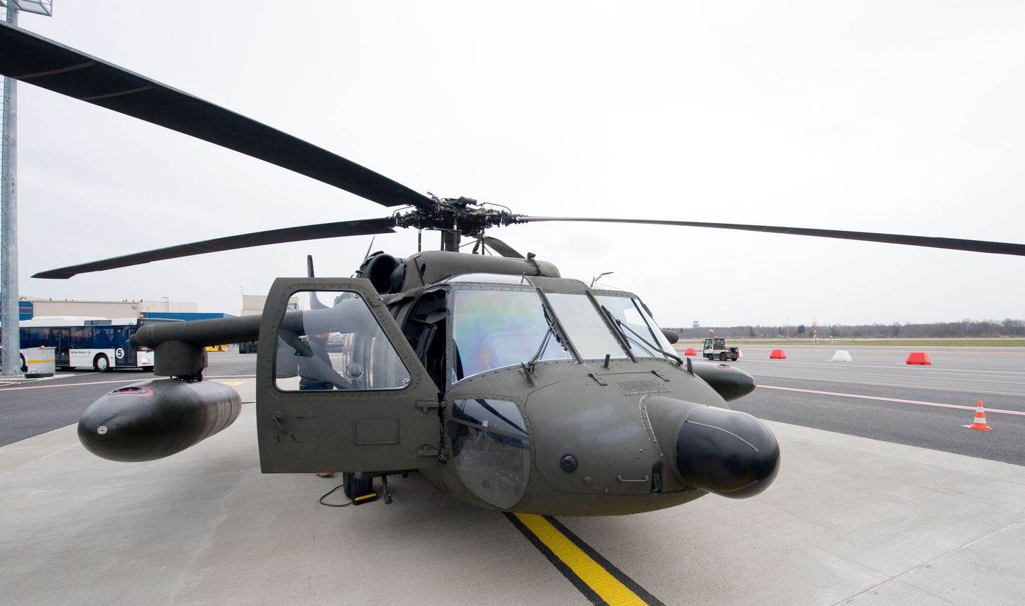 USA sõjaväe helikopter UH-60L Black Hawk.
