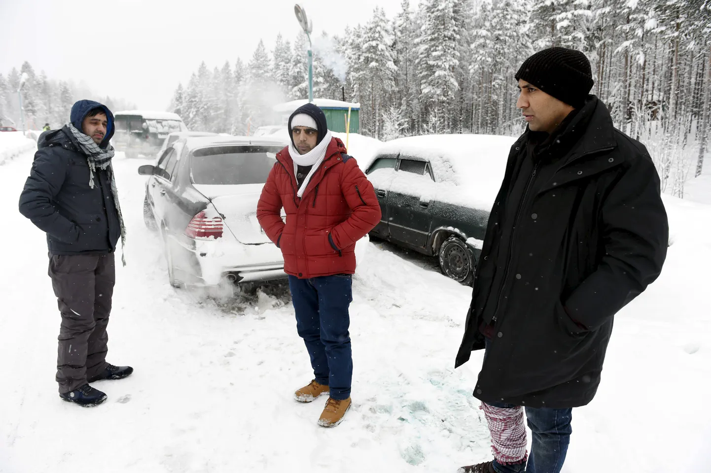 Afganistanist ja Pakistanist saabunud migrandid Soome-Vene piiril.