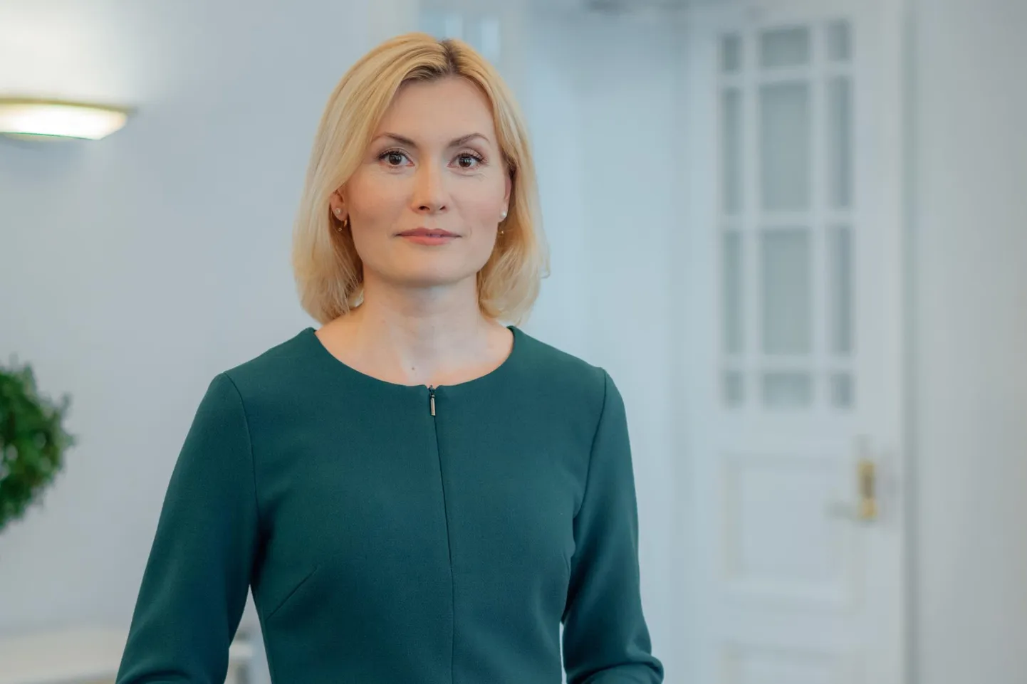 Pärnu sotsiaalkeskuses vastab pensionit puudutavatele küsimustele riigikoguliige Riina Sikkut.