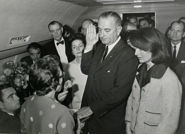Asepresident Lyndon Johnson andmas Dallases presidendilennuki pardal ametivannet