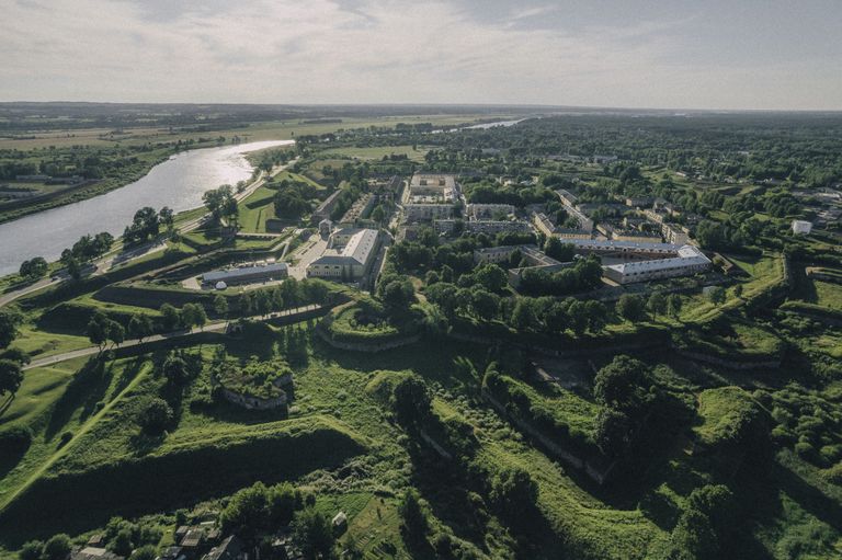Вид на Даугавпилсскую крепость с дрона. 25 июля 2022 года.