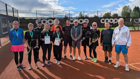 FOTOD ⟩ Selgusid maakonna kõvemad tennisistid paarismängus