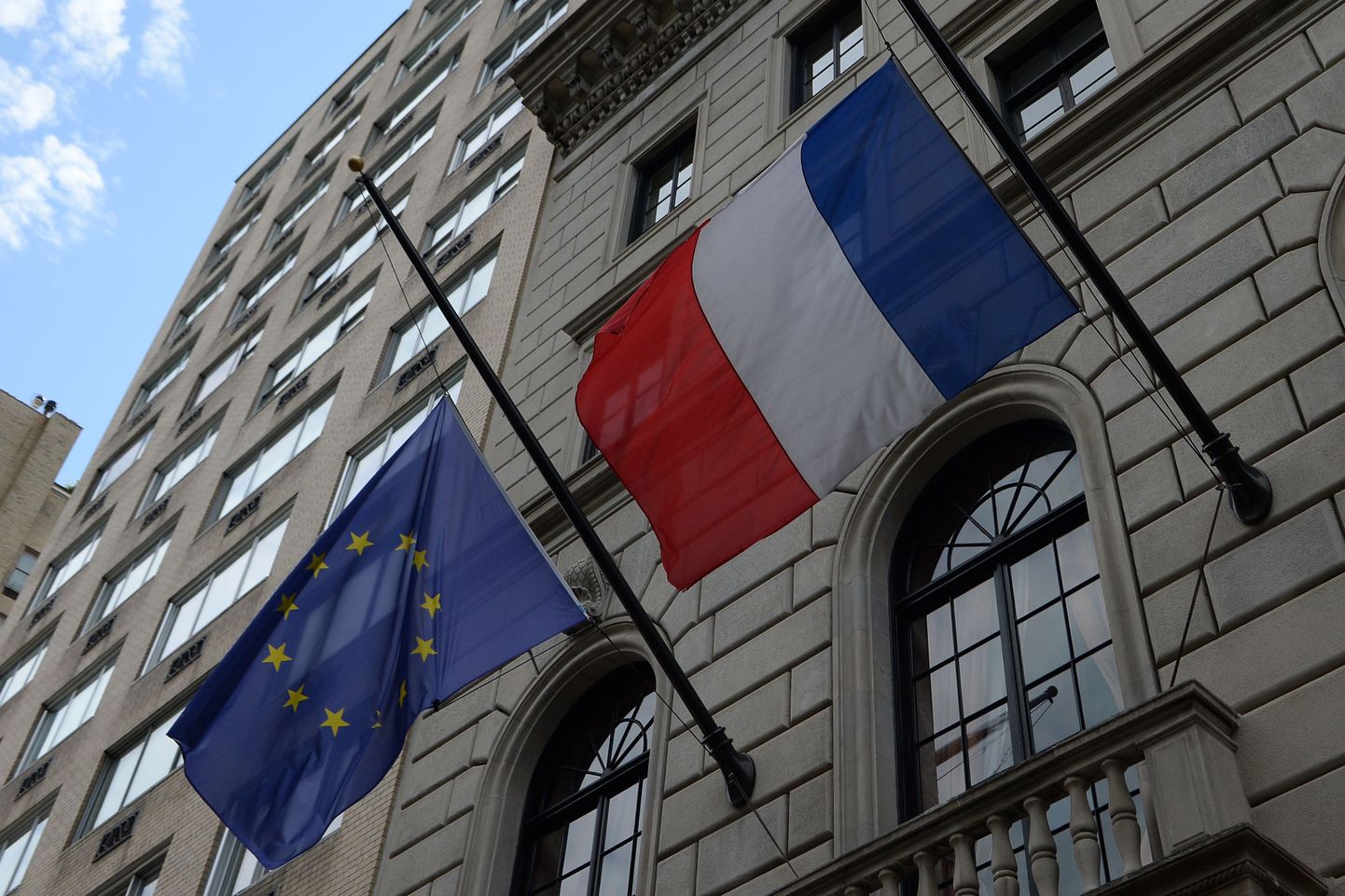 Prantsusmaa ja ELi lipud