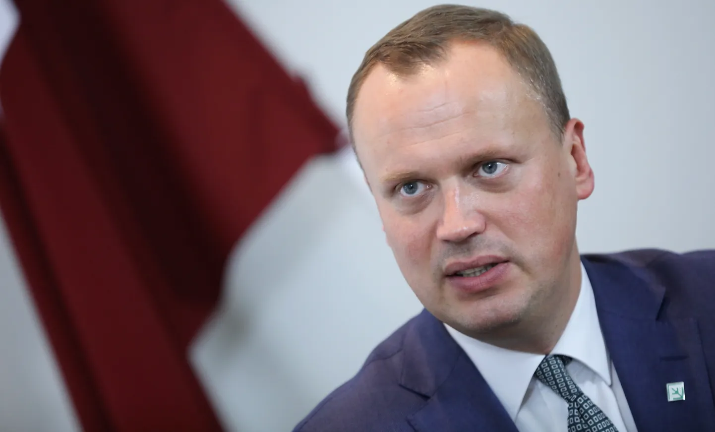 Politiskās partijas "Latvijas Zaļās partija" valdes priekšsēdētājs Edgars Tavars piedalās preses konferencē, kurā informē par administratīvi teritoriālo reformu un plānoto 7.novembra protesta akciju pie Saeimas.
